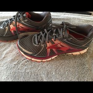 Women's brooks running shoes