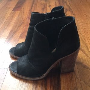 Vince Camuto Kathleen Booties - Size 7