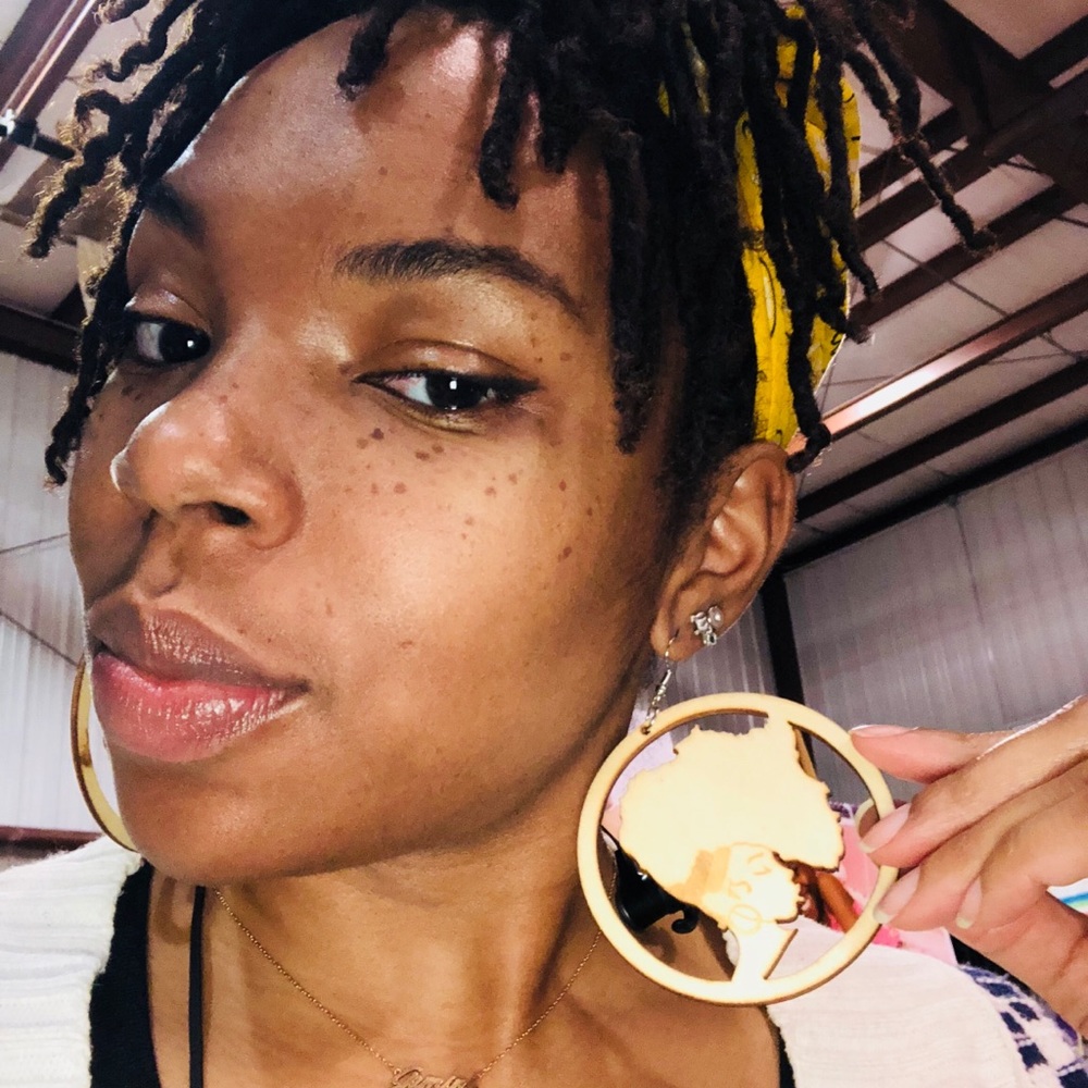 Meet your Posher, NaKisha.