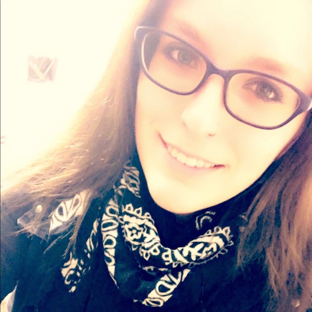 Meet your Posher, Courtney