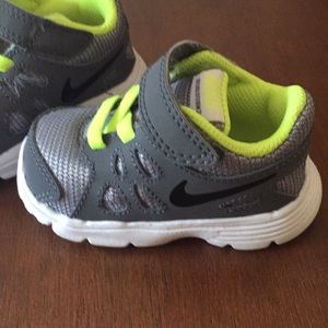 Nike tennis shoes