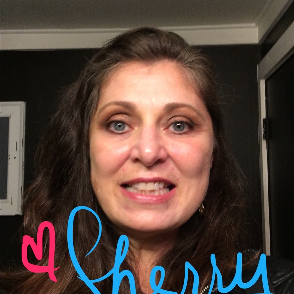 Meet your Posher, Sharon