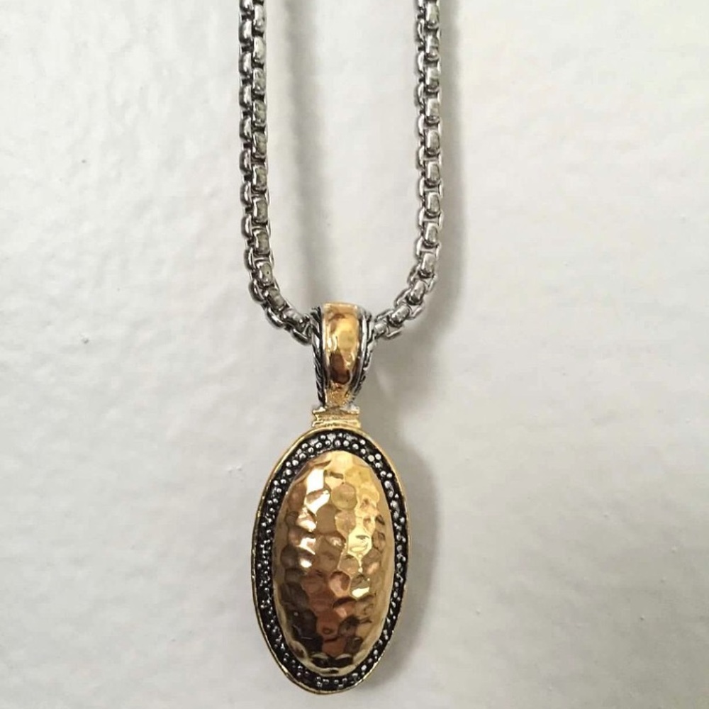 7109 Oval Hammered Gold Necklace