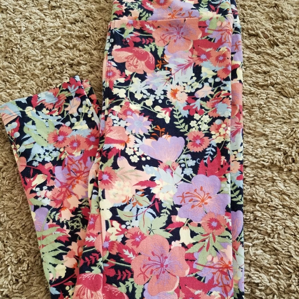 NWOT LulaRoe OS leggings