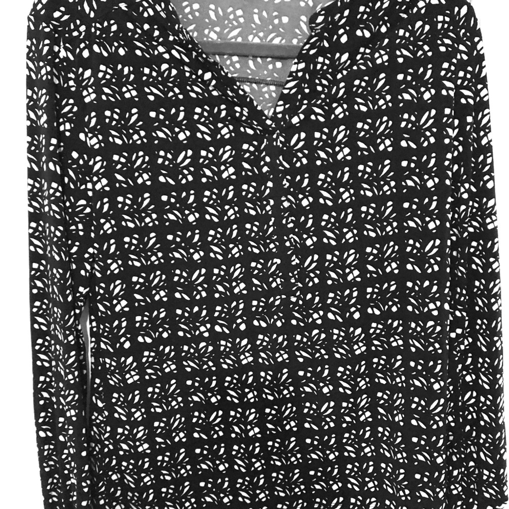 Cute black and white top Liz Claiborne