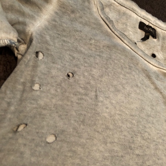 Nollie Tops - Grey distressed tee!