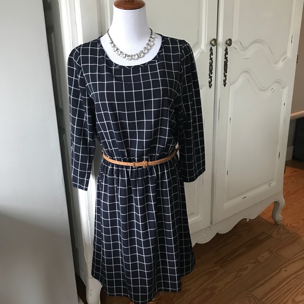 Mint Julep Boutique 🆕 Navy & White Dress w/ Belt