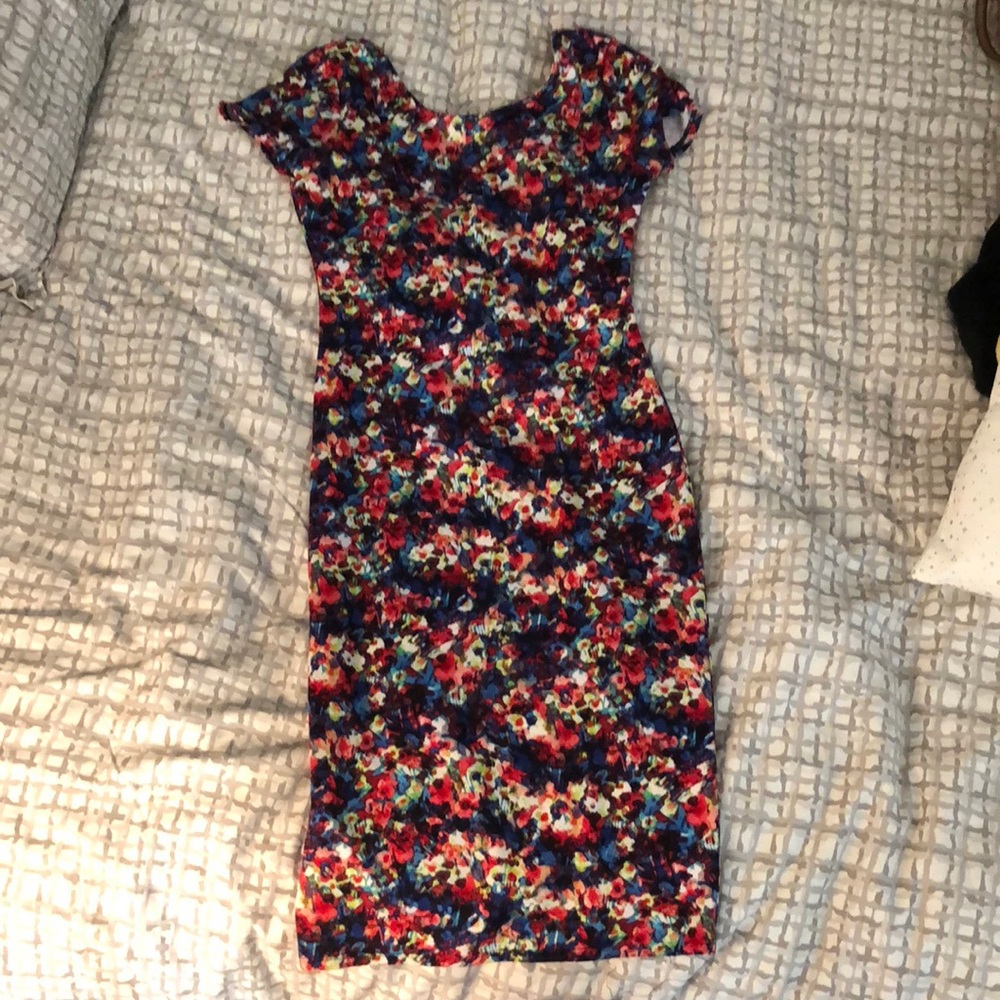 Bodycon pencil dress. Short sleeve