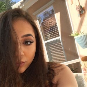 Meet your Posher, Alexis