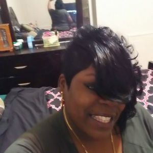 Meet your Posher, Dee