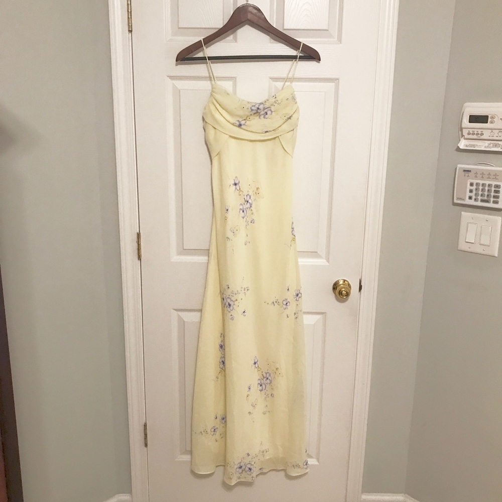 ❄️Betsy & Adam Dress. Comes with matching shawl❄️