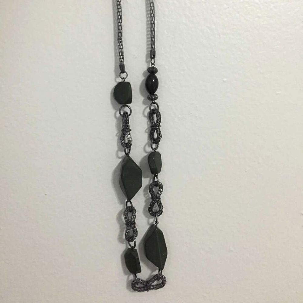 7117 Large Green Stone Long Necklace