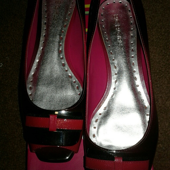 BCBG slip ons - Picture 4 of 4