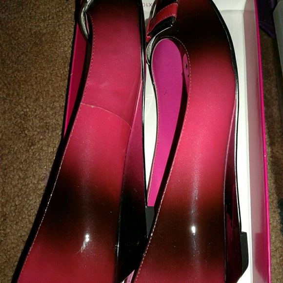BCBG slip ons - Picture 2 of 4