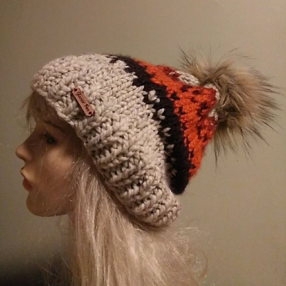 Crochet Harvest beanie faux fur pom