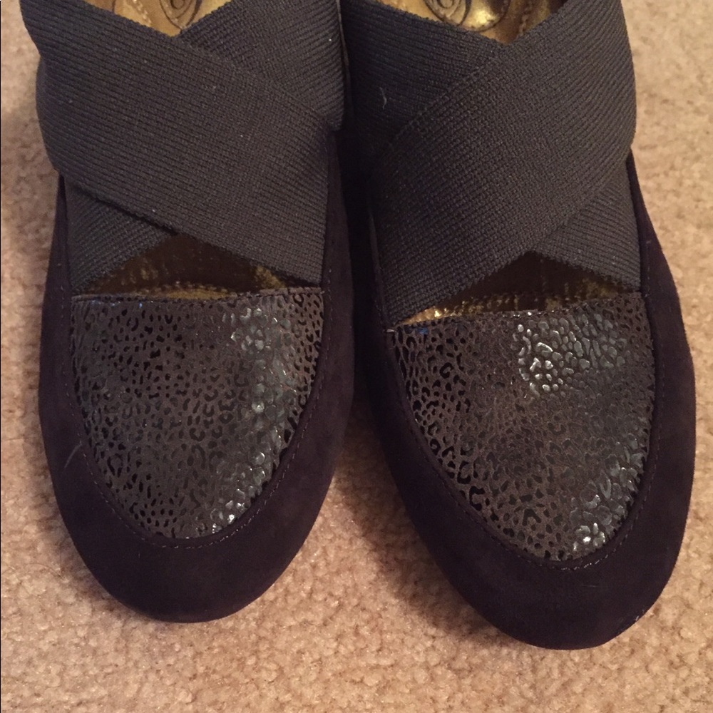 J. RENEE suede wedges - Picture 5 of 7