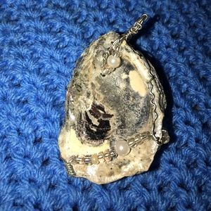 Oyster pendant