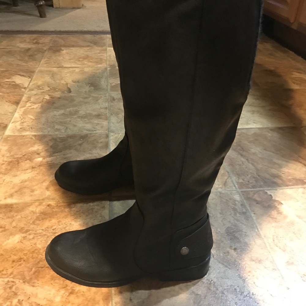 Sweater back faux leather black WIDE calf boots.