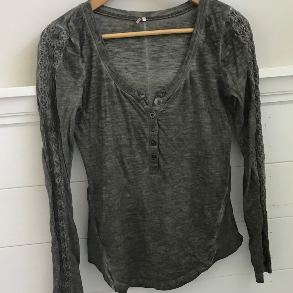 Free people Olive green sleeve tee/ Henley
