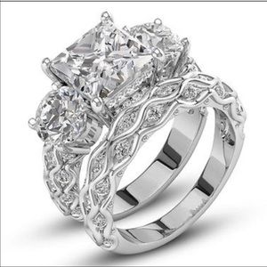 New 18 k White Gold Wedding Ring Set