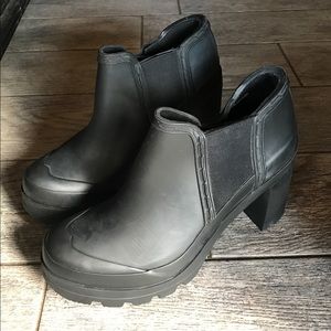 Hunter heeled ankle boots SZ.US 9 rubber black mat
