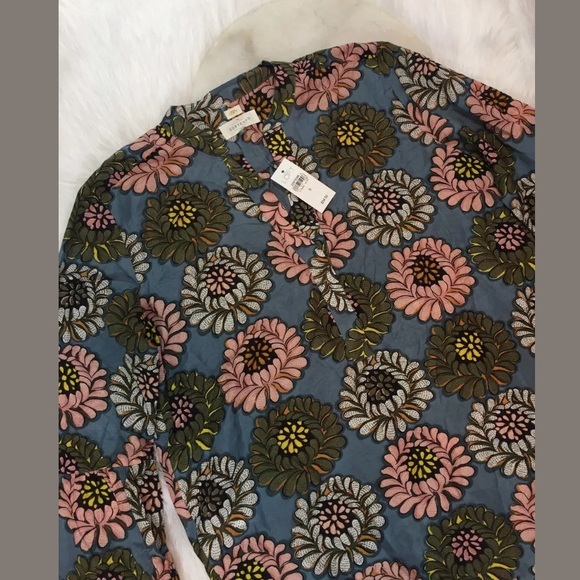 Ann Taylor Loft Women's Blouse Size: Small - Picture 3 of 5