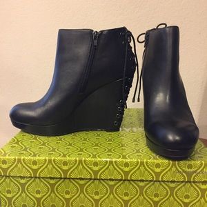 Black leather Gianni Bini wedge booties