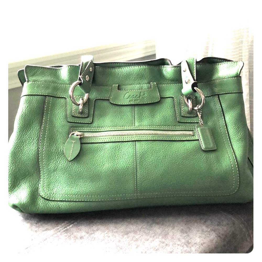Coach purse, sweet pea green with leaf pull detail