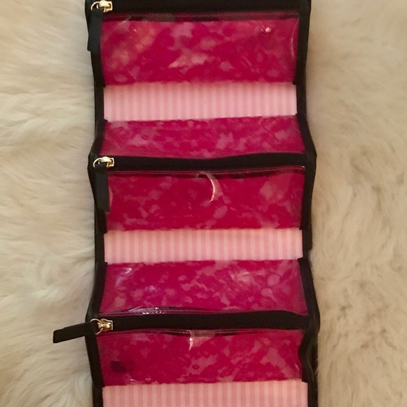 💕Victoria’s Secret Hanging Travel Bag💕 NWT - Picture 3 of 7