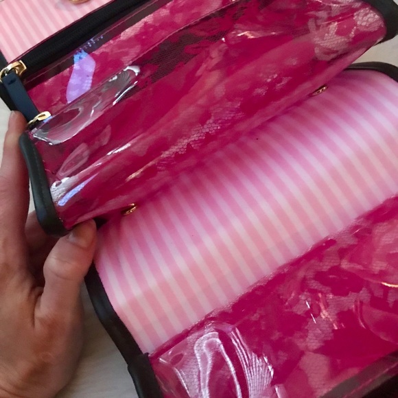 💕Victoria’s Secret Hanging Travel Bag💕 NWT - Picture 4 of 7