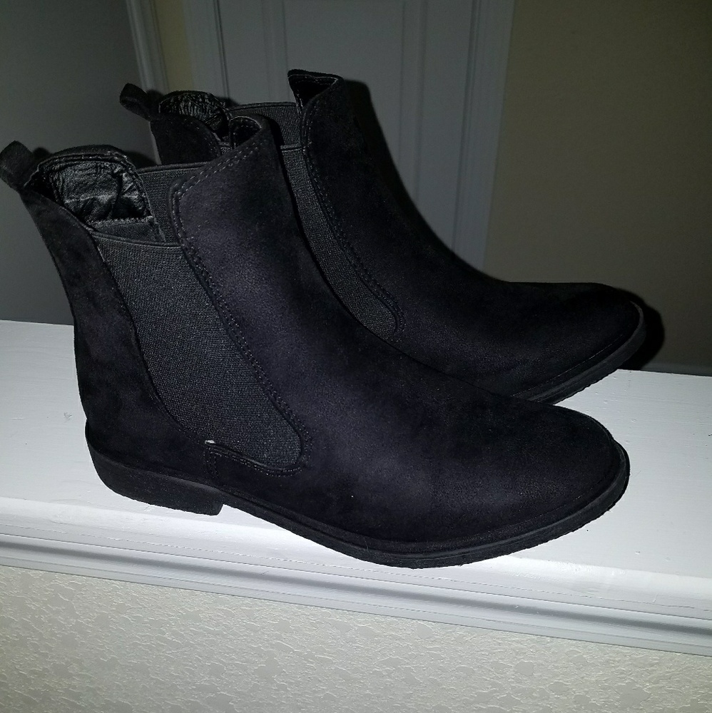 Booties - Picture 3 of 4