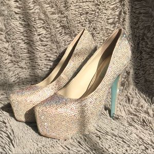 Blue by Betsey Johnson ✨ Wish in Champagne