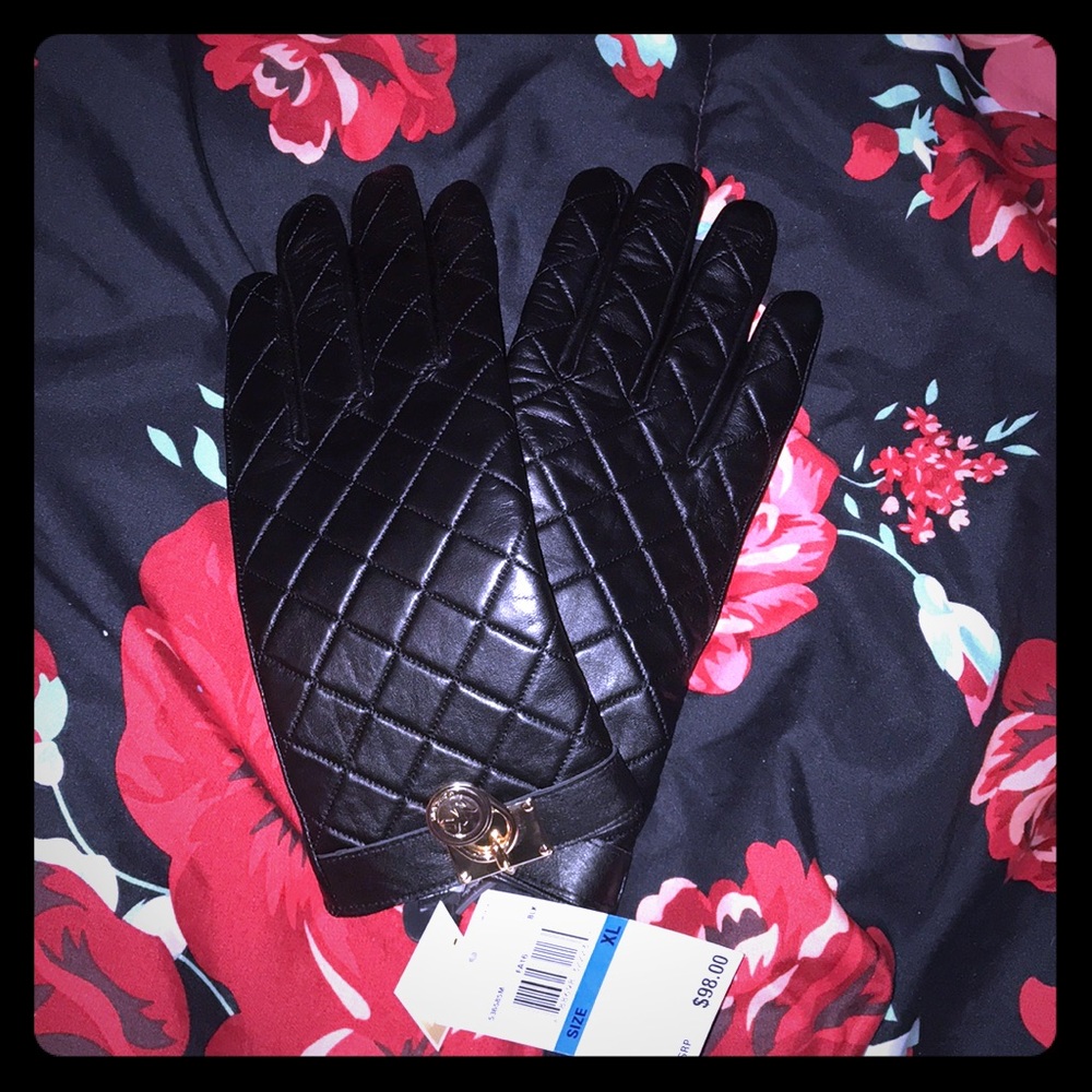 Nwt Michael Kors leather "Tech" gloves