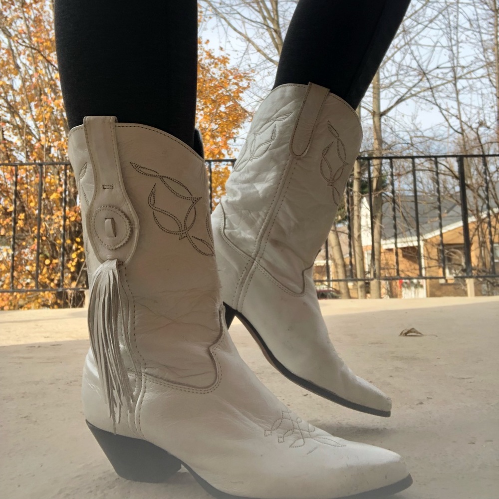 Vintage White cowboy boots with fringe