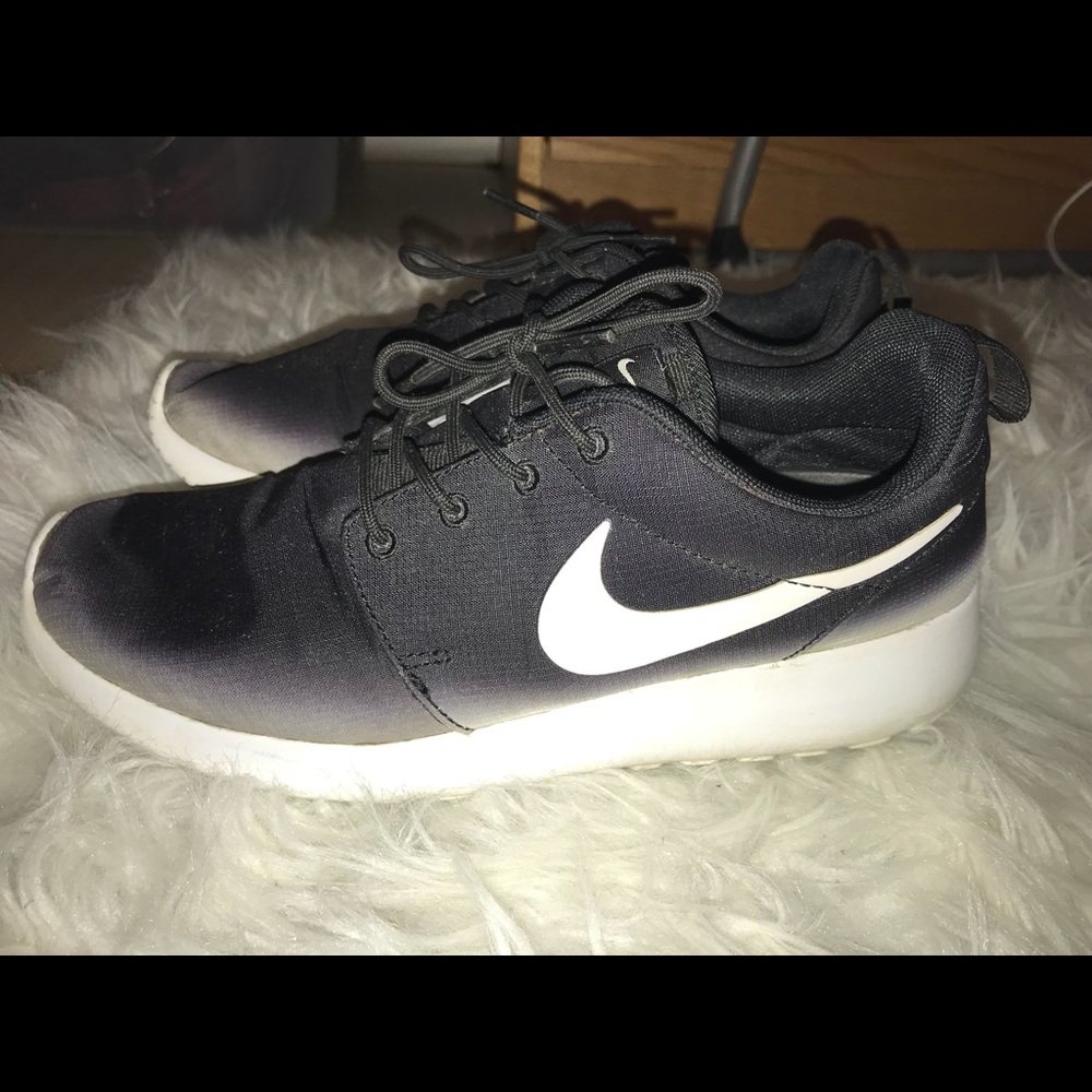 Women’s Nike Roshe Run Black and White Ombré