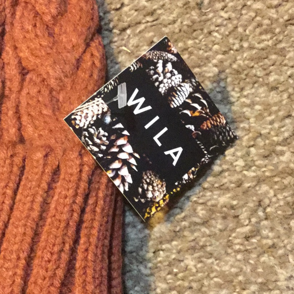 ❗️SOLD❗️Soft Luxe Fold Over Beanie in Rust - Picture 6 of 9