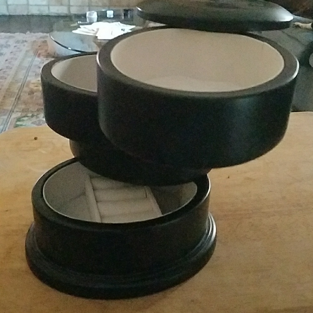 Four compartment jewelery box.