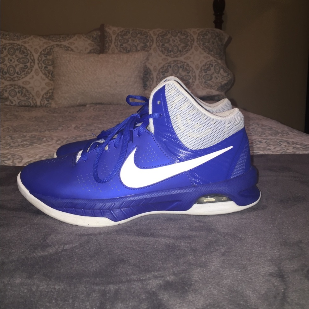 blue nike basketball shoes