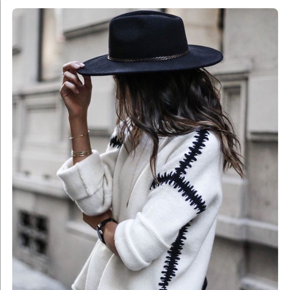 ISO this white Zara sweater!!