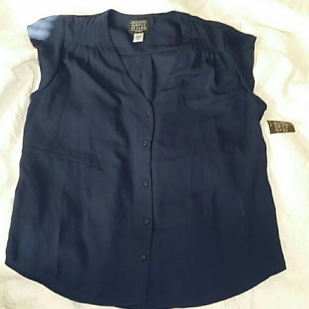 NWT Missy Pleated Shoulder Top Size M