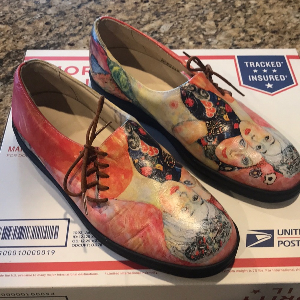 Never been worn Icon shoes! Size 7.5