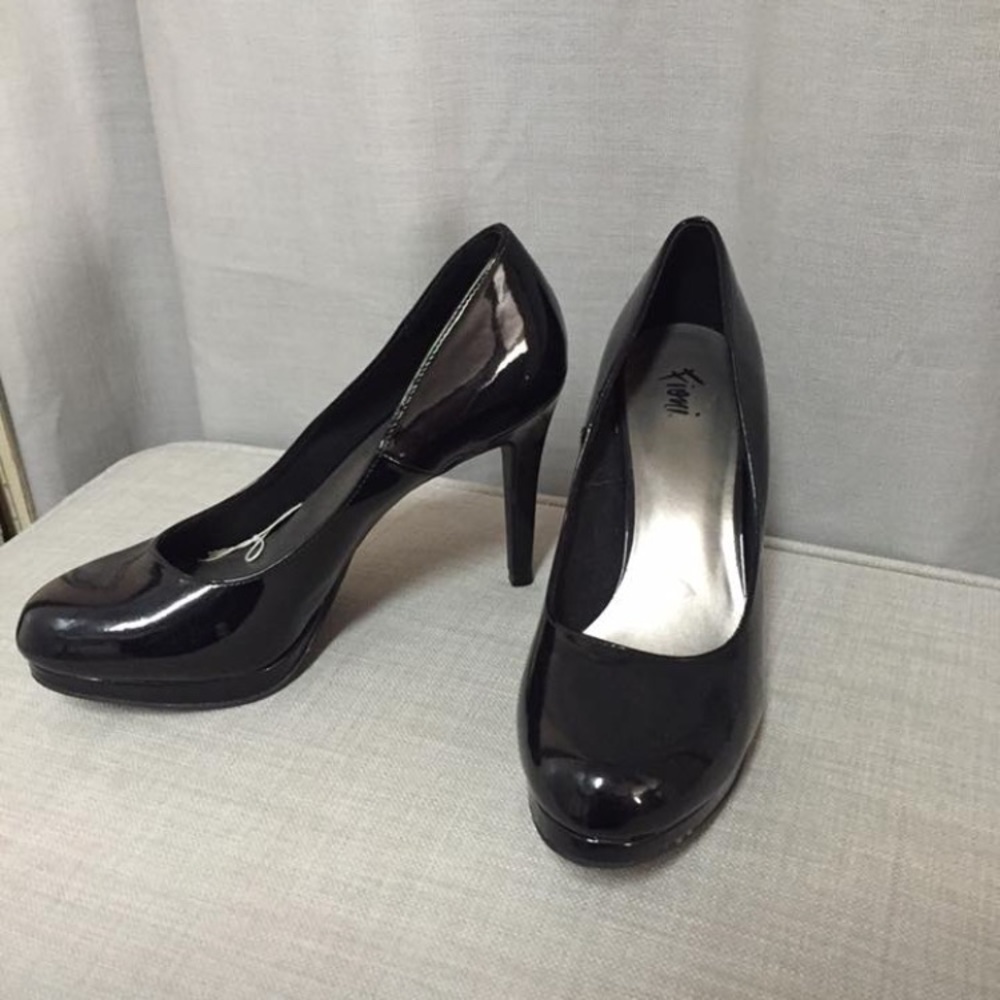 Black Rounded Toe Heel