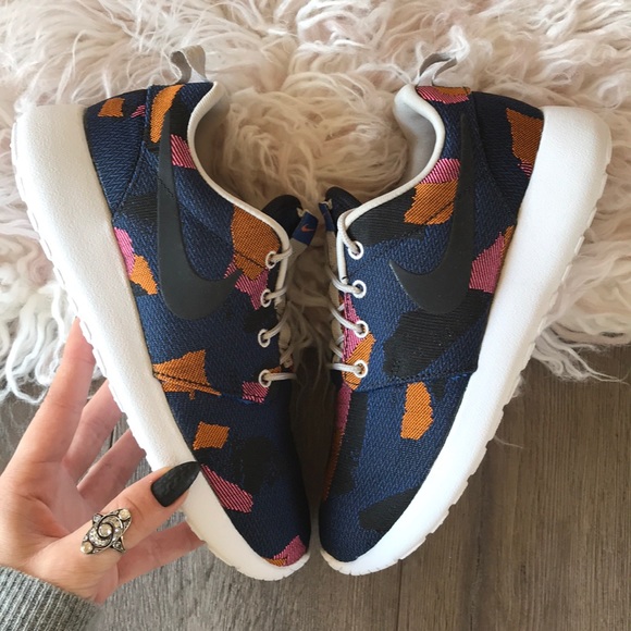 NWT Nike Roshe Print Rare 🍭 - Picture 2 of 8