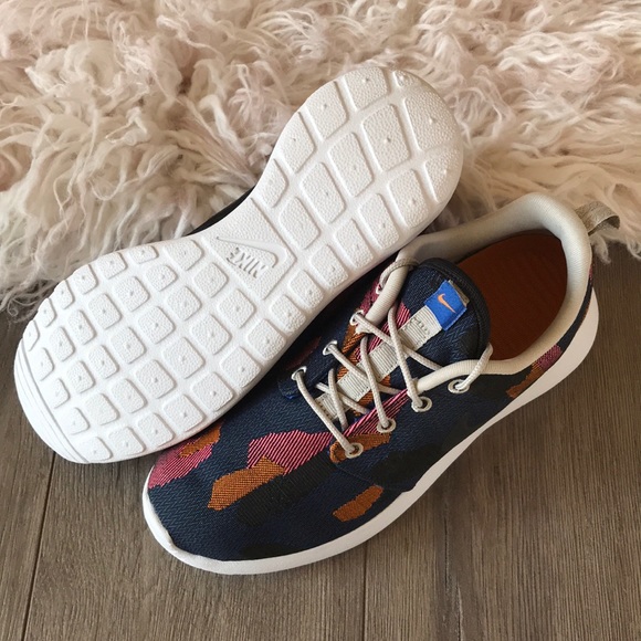 NWT Nike Roshe Print Rare 🍭 - Picture 6 of 8