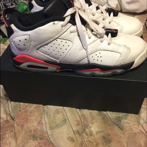 Jordan Retro 6 Lows - Picture 2 of 2