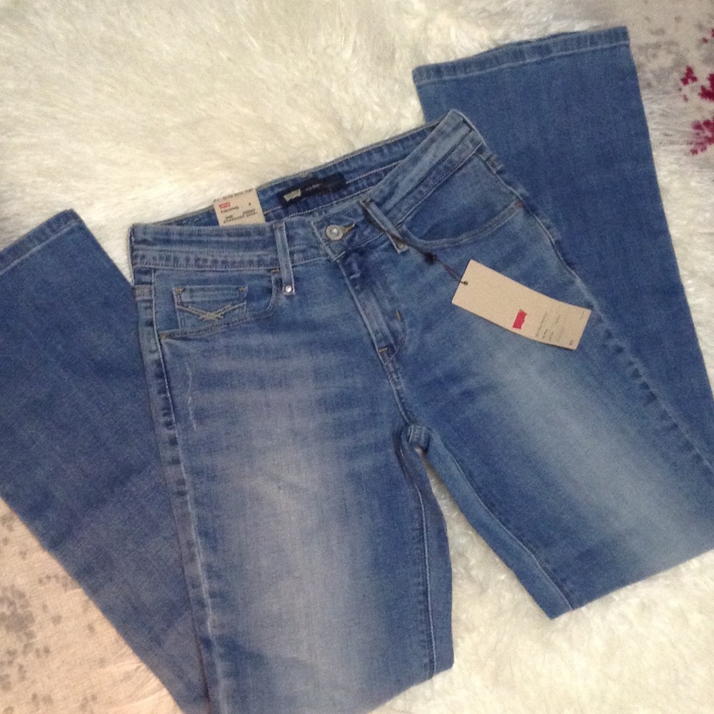 Levi  Mid Rise Boot cut Skinny Jeans NWTS 4P