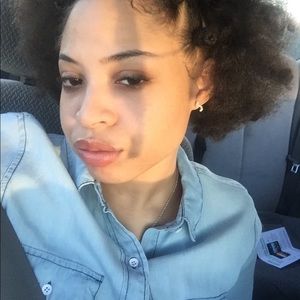 Meet your Posher, Candace