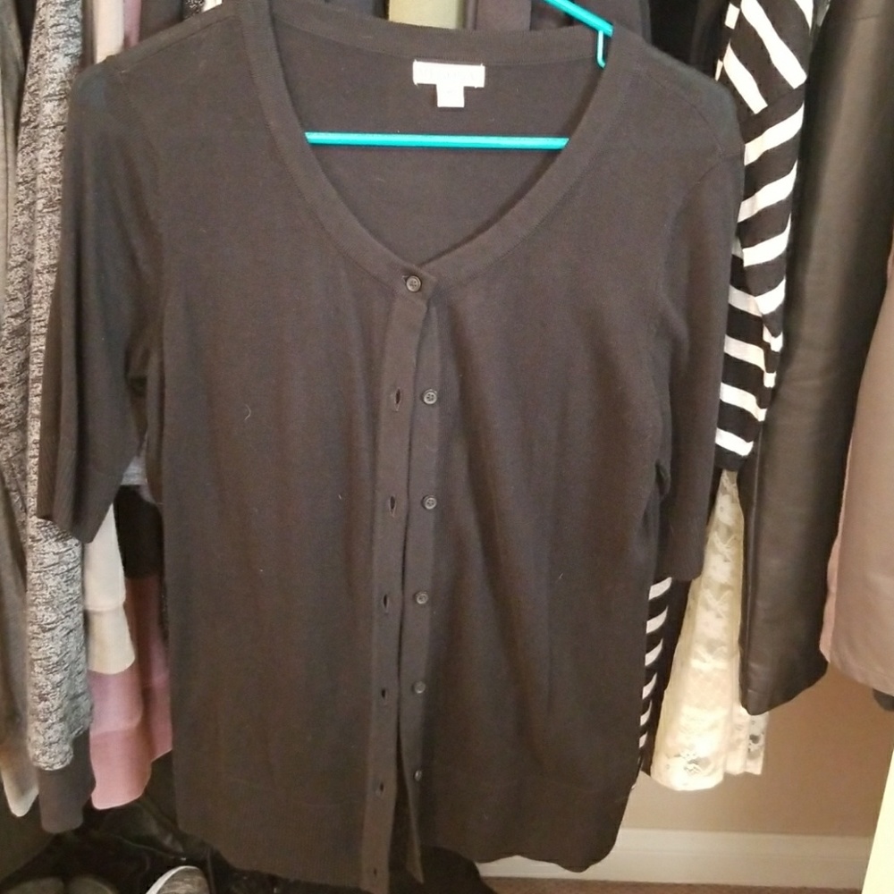 Cute short sleeved sweater.