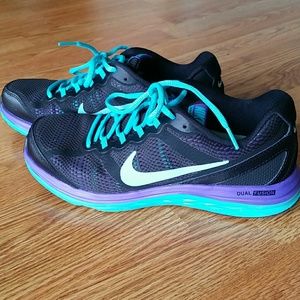 NIKE Dual Fusion Run 3 Size 8