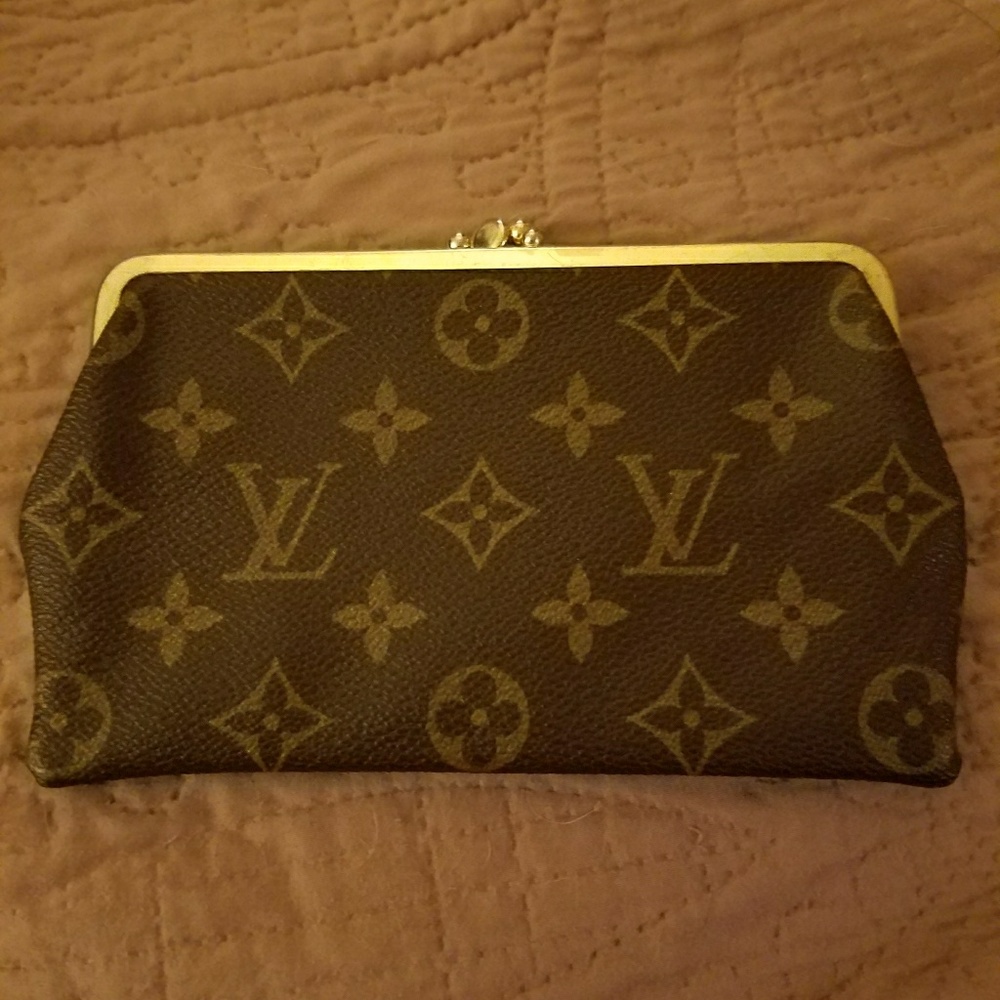 Rare Louis Vuitton kiss lock coin purse wallet